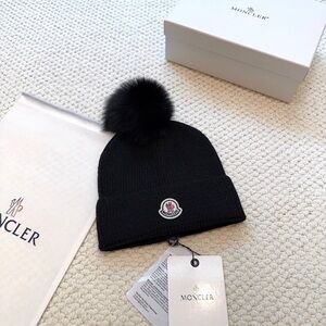 Moncler Black Beanie Logo Patch Unisex BNRT